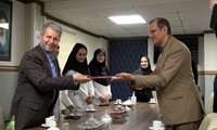 شهردار منطقه ۲ تهران بزرگ با حضور در مجتمع، روز پزشک را تبریک گفت